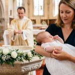 Signification des gourmettes de baptême : Un cadeau chargé d'histoire